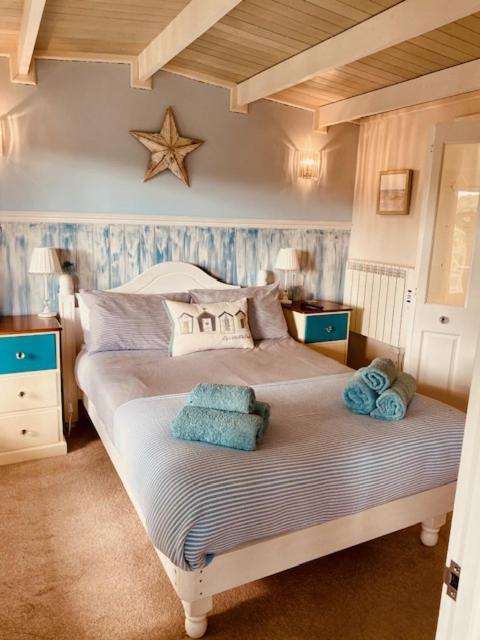 Villa Blankednick Boltholes - 3 Beautiful Family Or Couples Cornish Getaways Truro Exterior foto